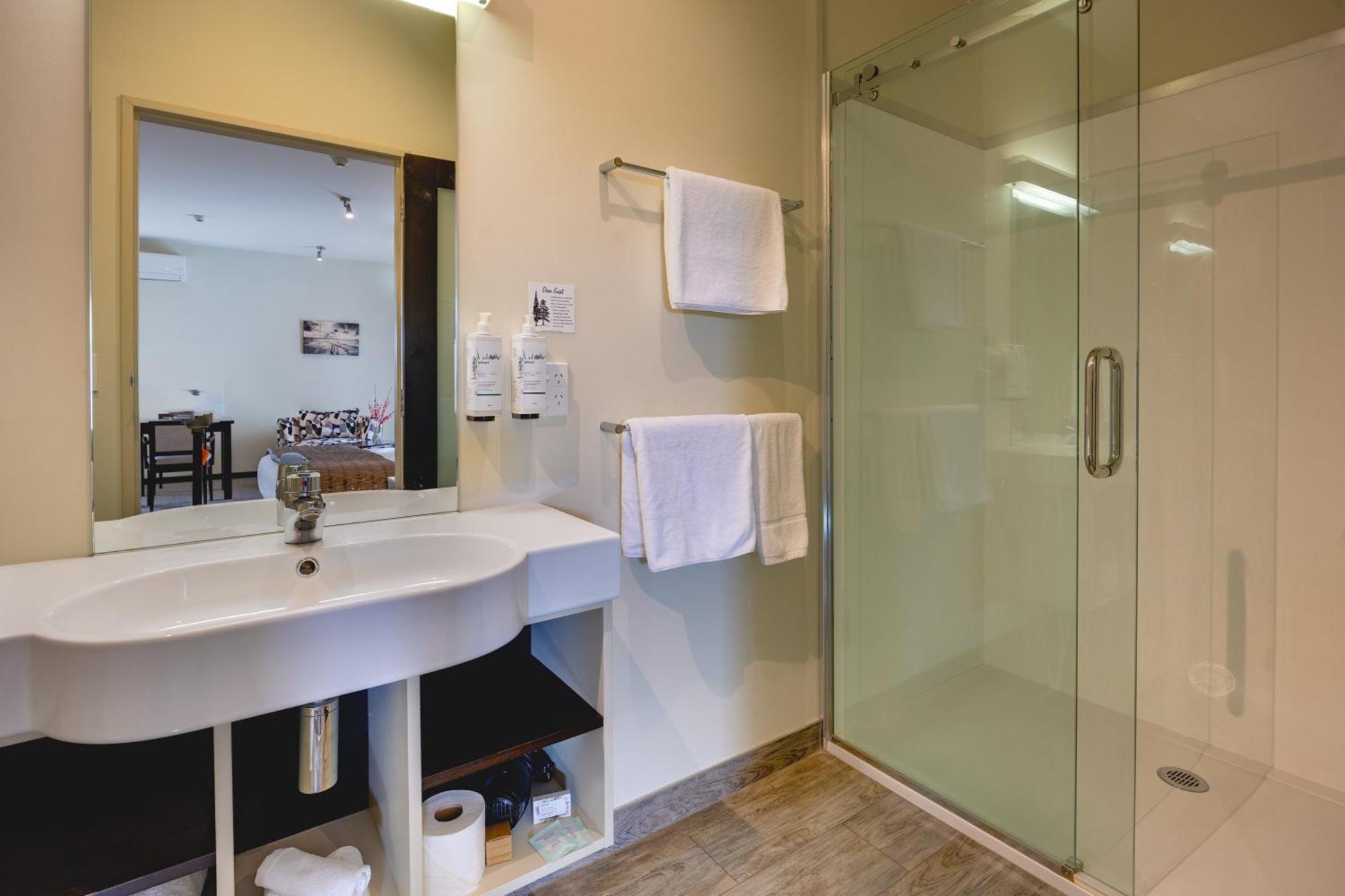 Ava Lodge Лоуэр-Хатт Экстерьер фото